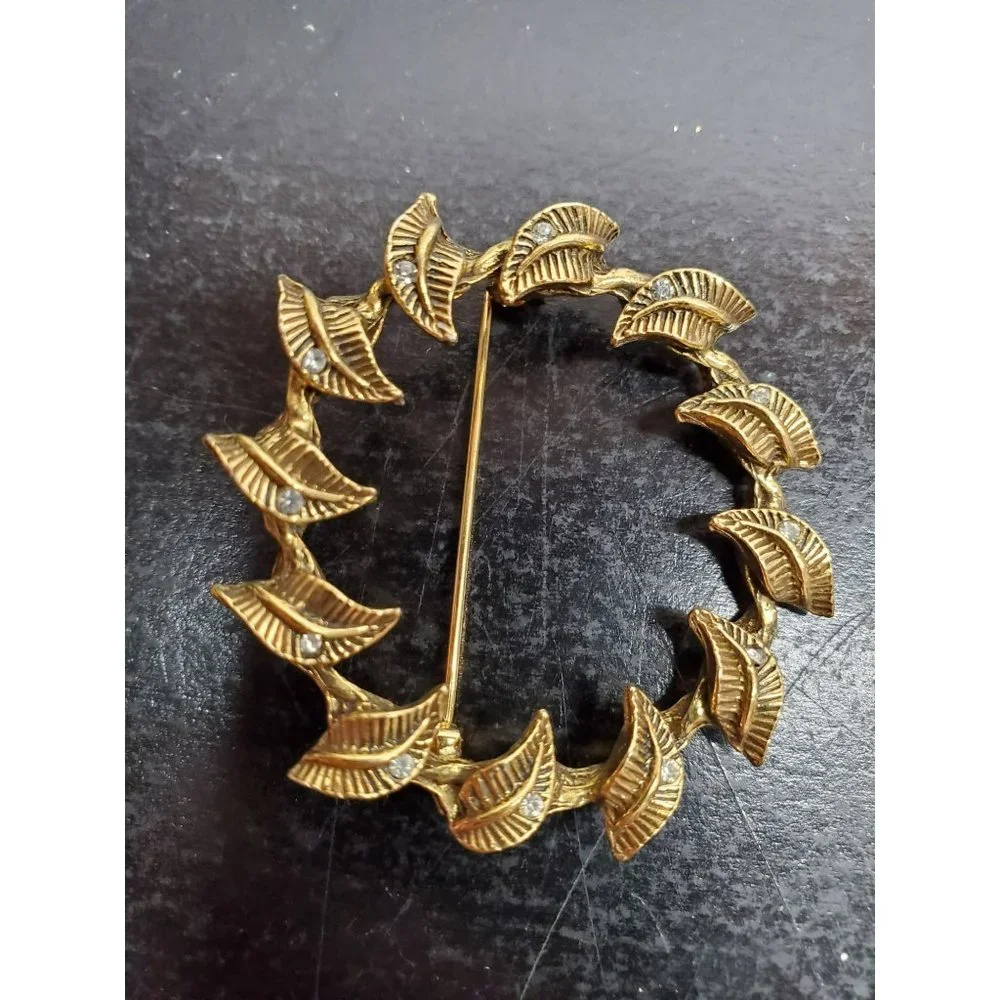 Vintage Gold Leaves with‎ stone in each leaf Brooch Pin Jewelry